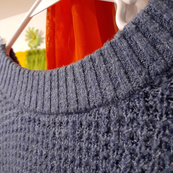 Sweater - Picture 5 of 9